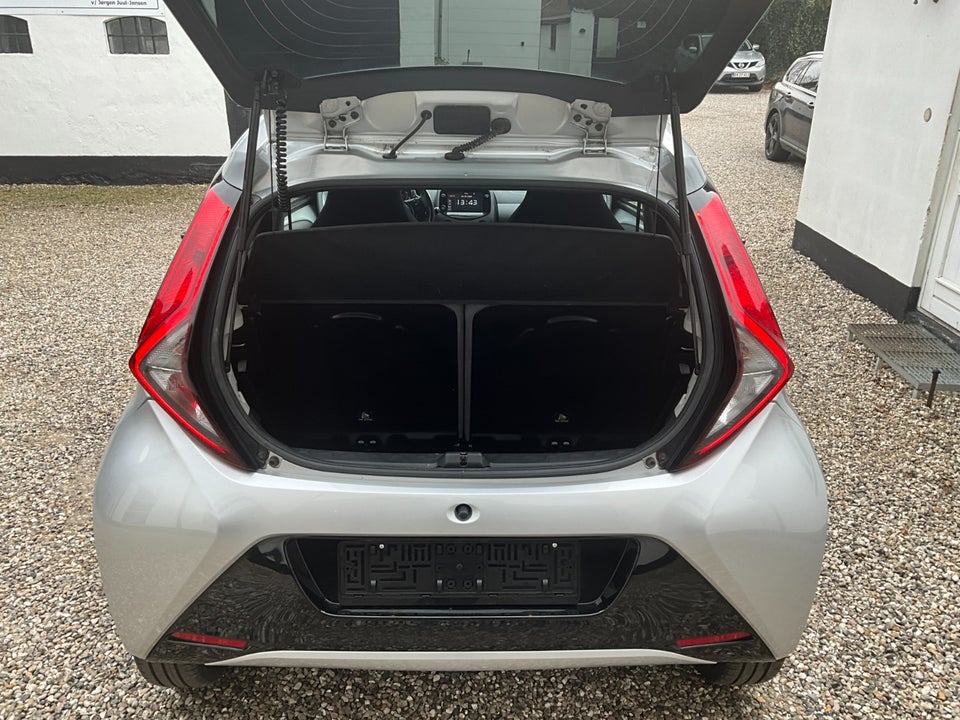 Toyota Aygo 1,0 VVT-i x-pose x-shift 5d