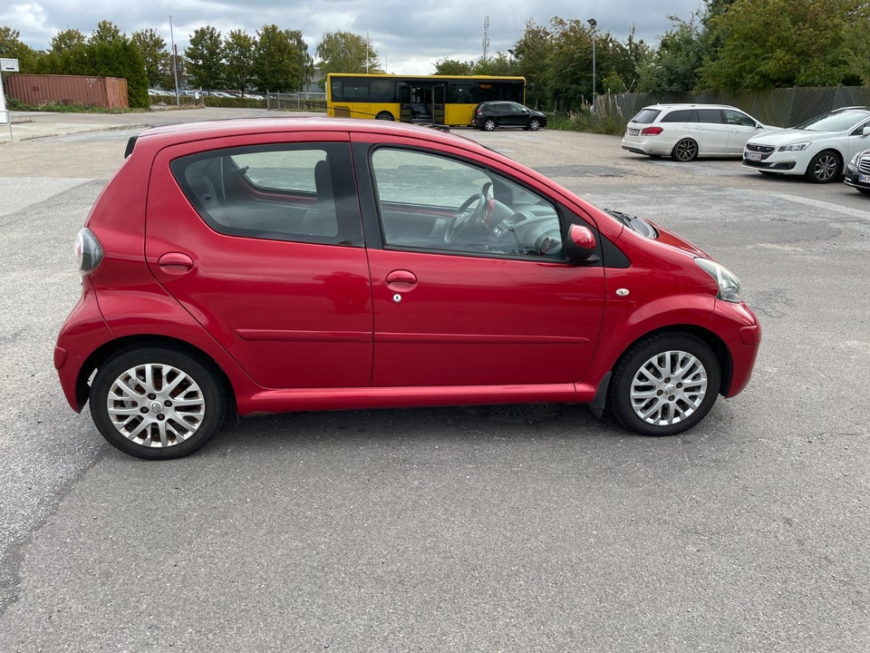 Toyota Aygo 1,0 Plus Red Line 5d