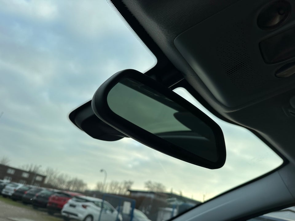 Peugeot 208 1,2 VTi Allure Sky 5d