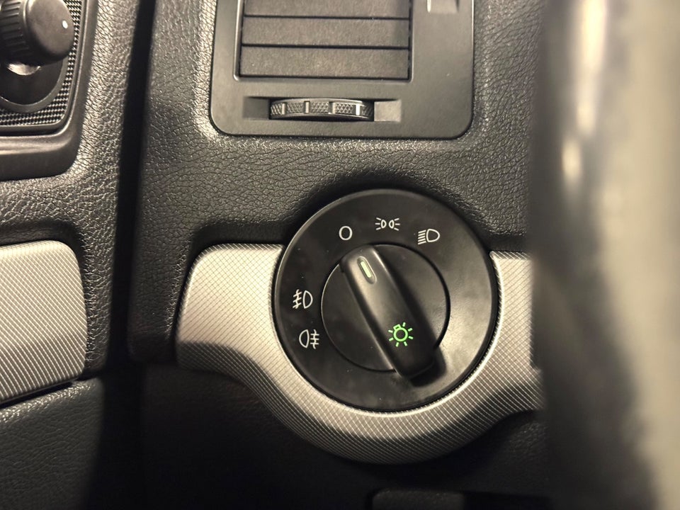 Skoda Octavia 1,6 TDi 105 Ambiente Combi 5d