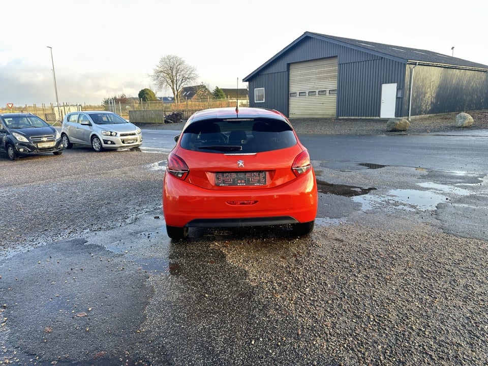 Peugeot 208 1,6 BlueHDi 100 Allure Sky 5d