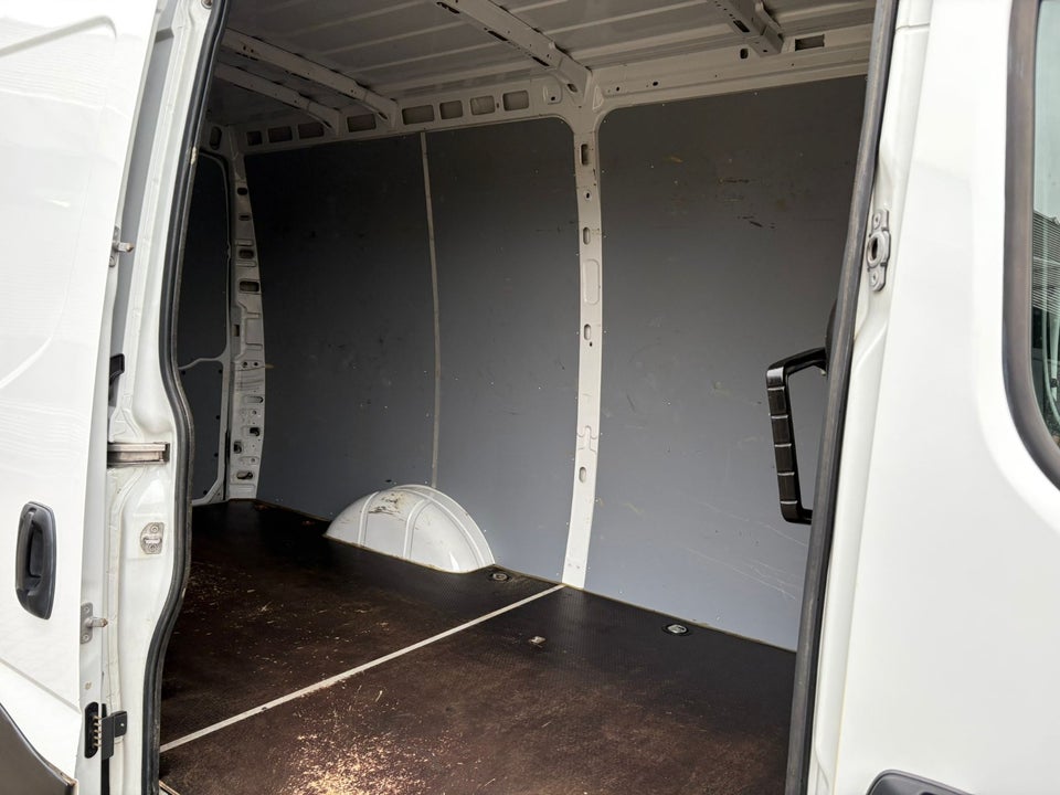 Iveco Daily 2,3 35C14 12m³ Van AG8