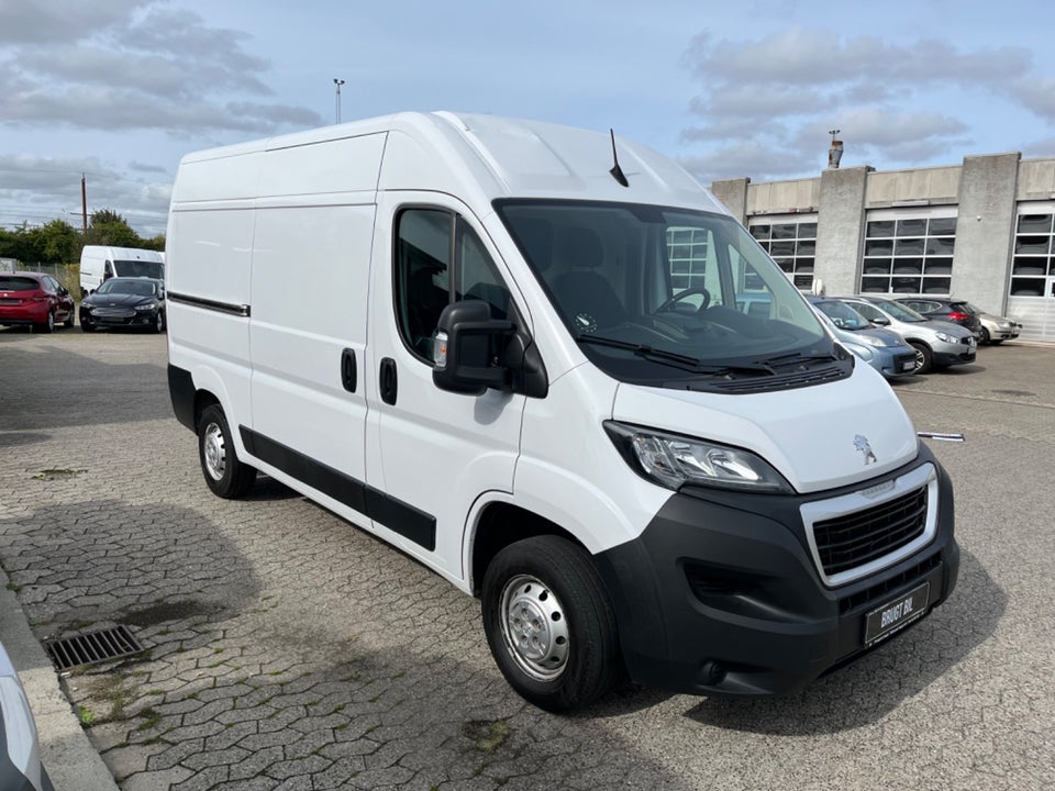 Peugeot Boxer 333 2,2 BlueHDi 140 L2H2 Premium