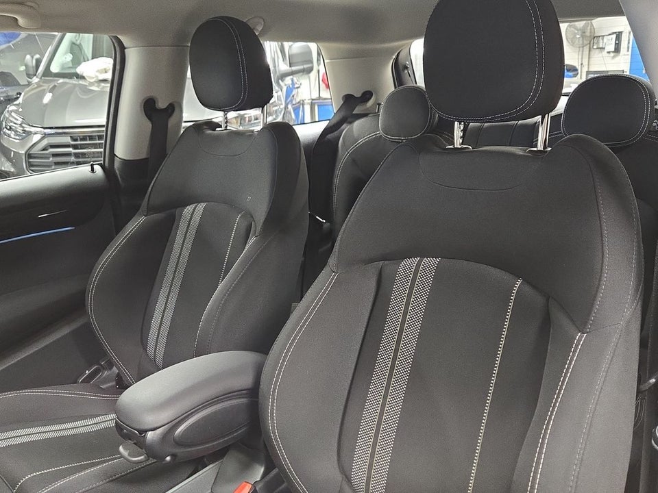 MINI Cooper SE Essential 3d