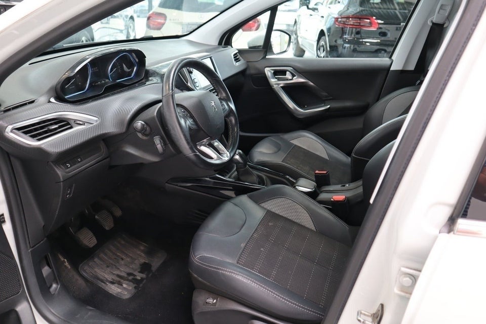 Peugeot 2008 1,6 BlueHDi 100 Allure Sky 5d