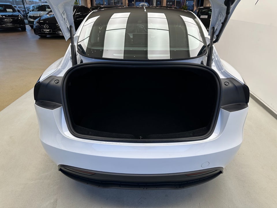 Tesla Model 3 Long Range AWD 4d