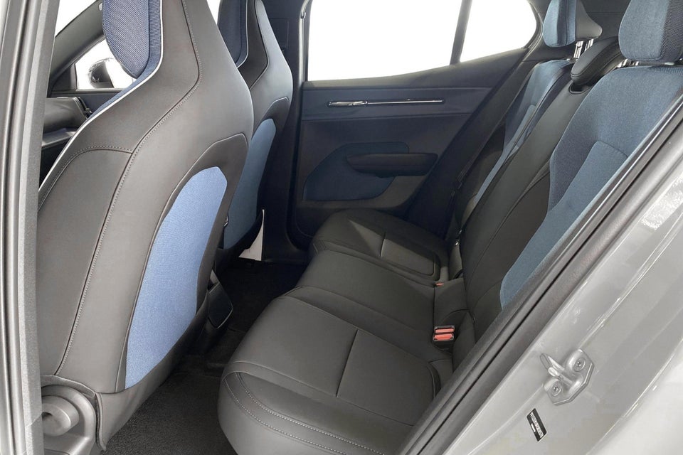 Volvo EX30 Standard Range Plus 5d