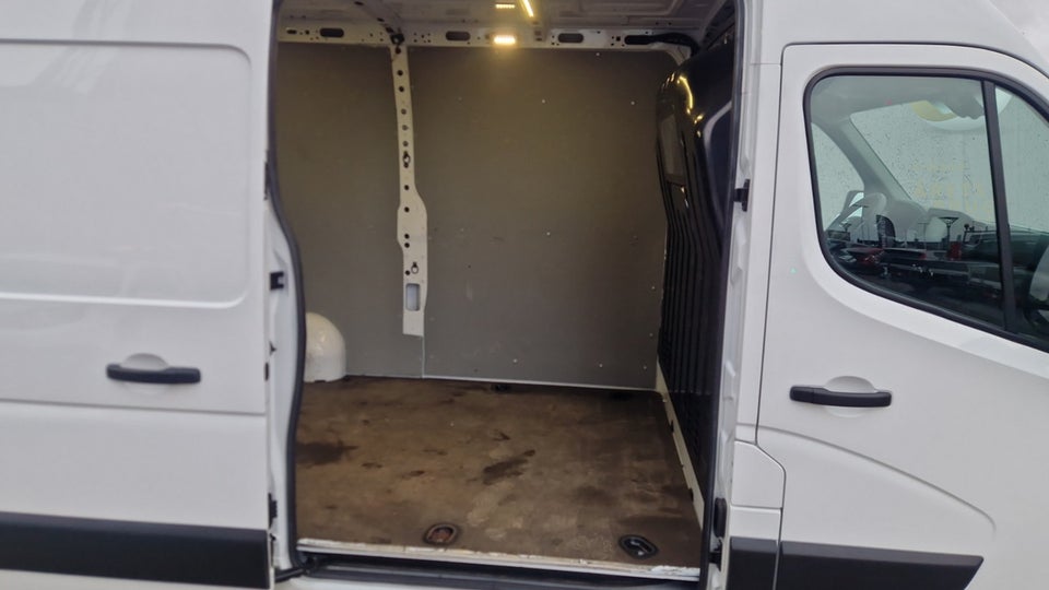Nissan Interstar 2,3 dCi 150 L2H2 N-Connecta Van