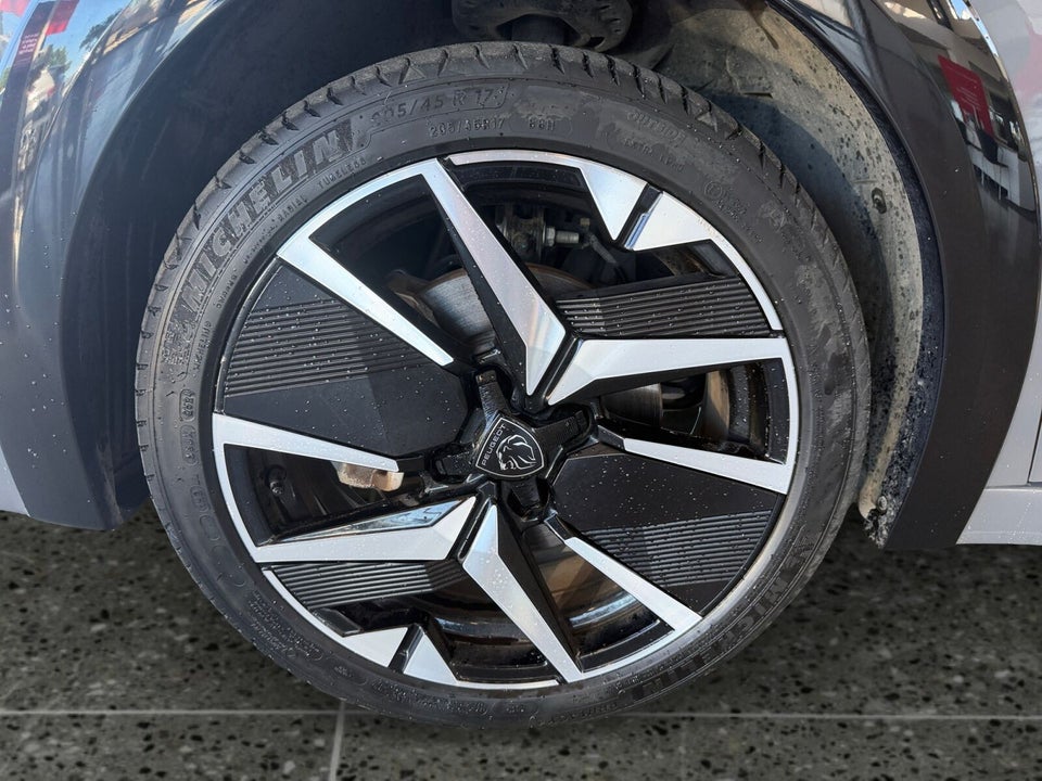 Peugeot e-208 54 GT 5d
