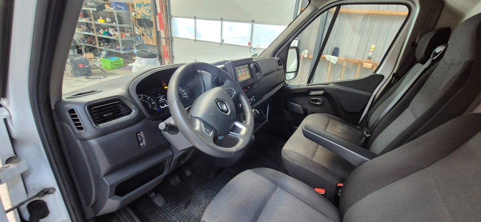 Renault Master IV T35 2,3 dCi 145 L3H2 Kassevogn RWD