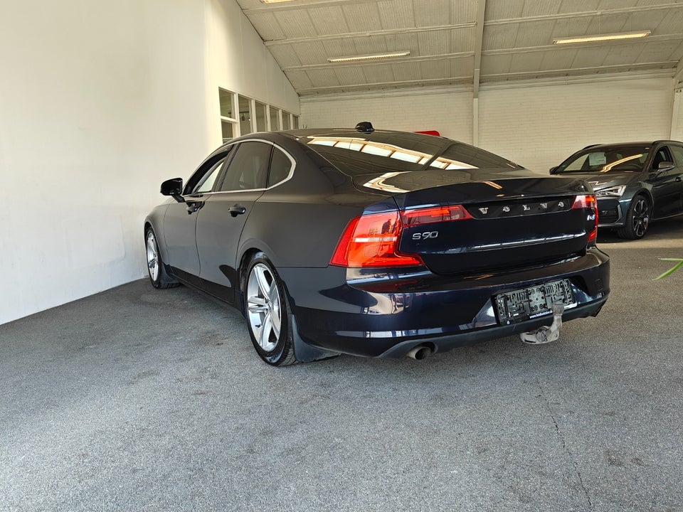 Volvo S90 2,0 D4 190 Momentum aut. 4d