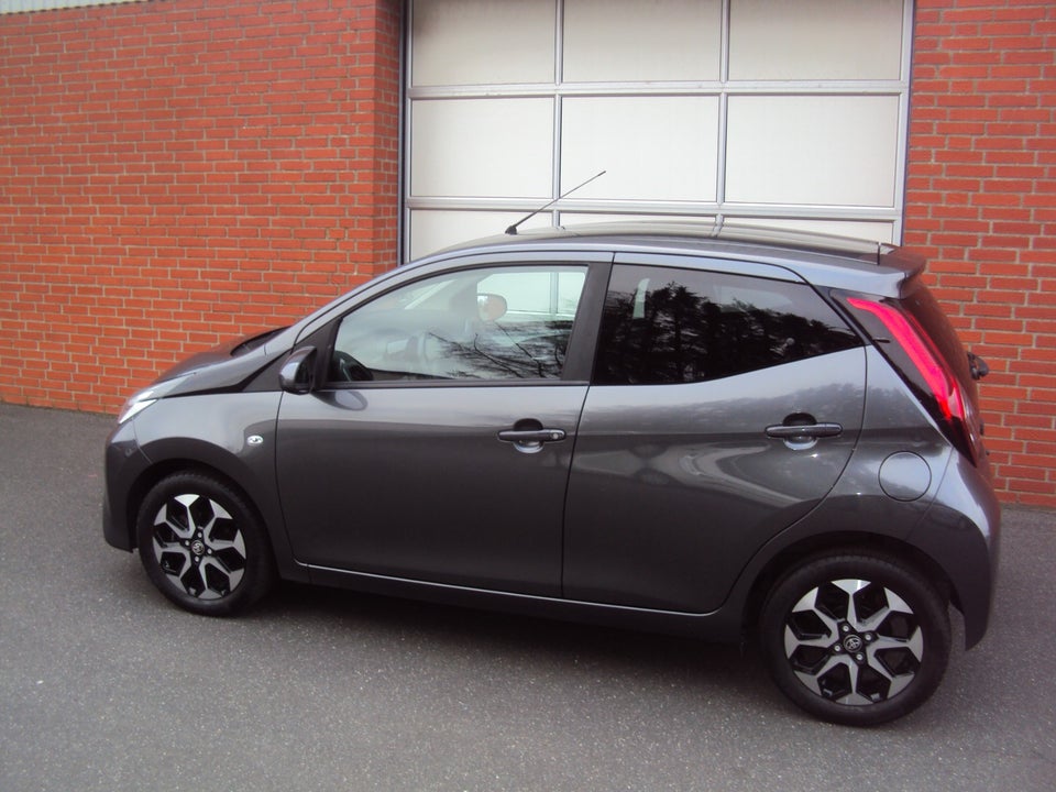 Toyota Aygo 1,0 VVT-i x-press 5d