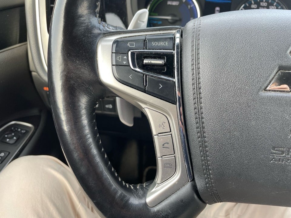 Mitsubishi Outlander 2,4 PHEV Instyle CVT 4WD 5d