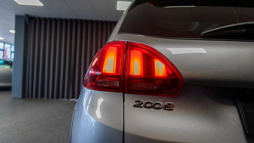 Peugeot 2008 1,6 BlueHDi 100 Allure Sky 5d