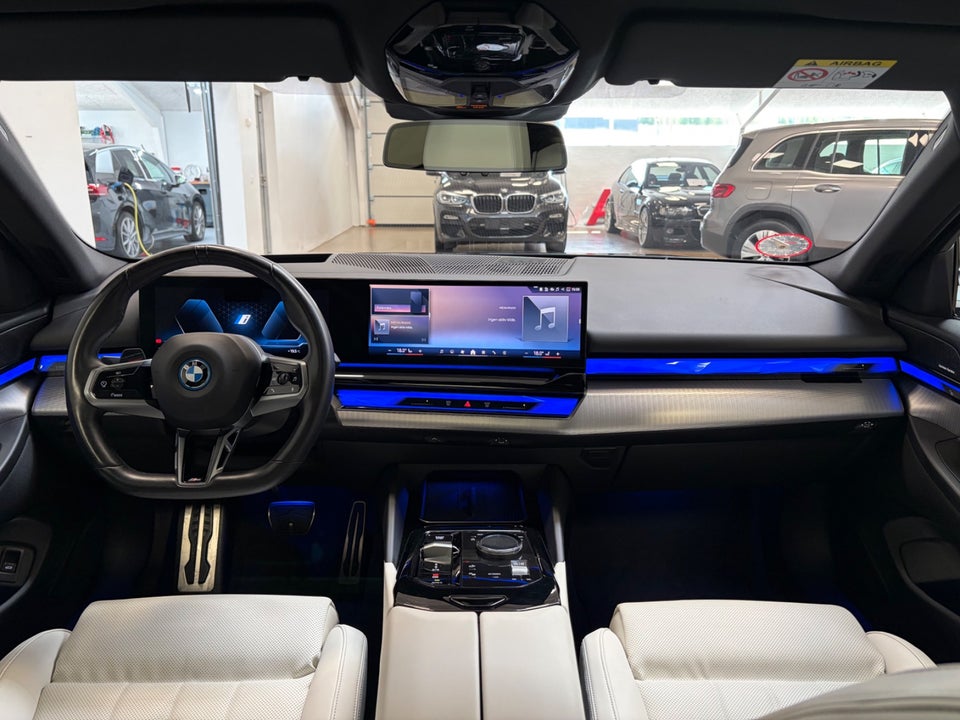 BMW i5 eDrive40 Fully Charged M-Sport Pro 4d