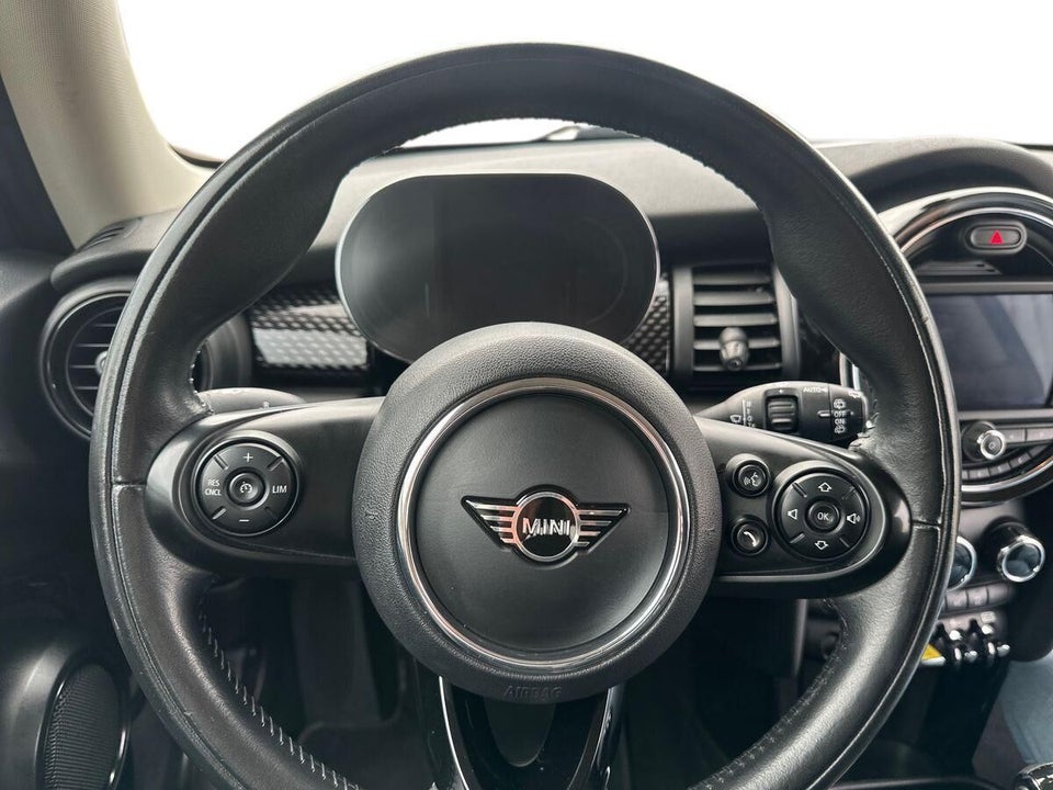 MINI Cooper SE Essential 3d