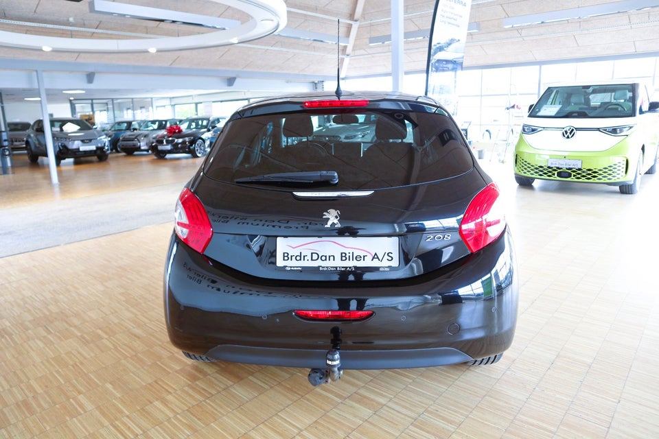 Peugeot 208 1,2 VTi Allure Sky 5d
