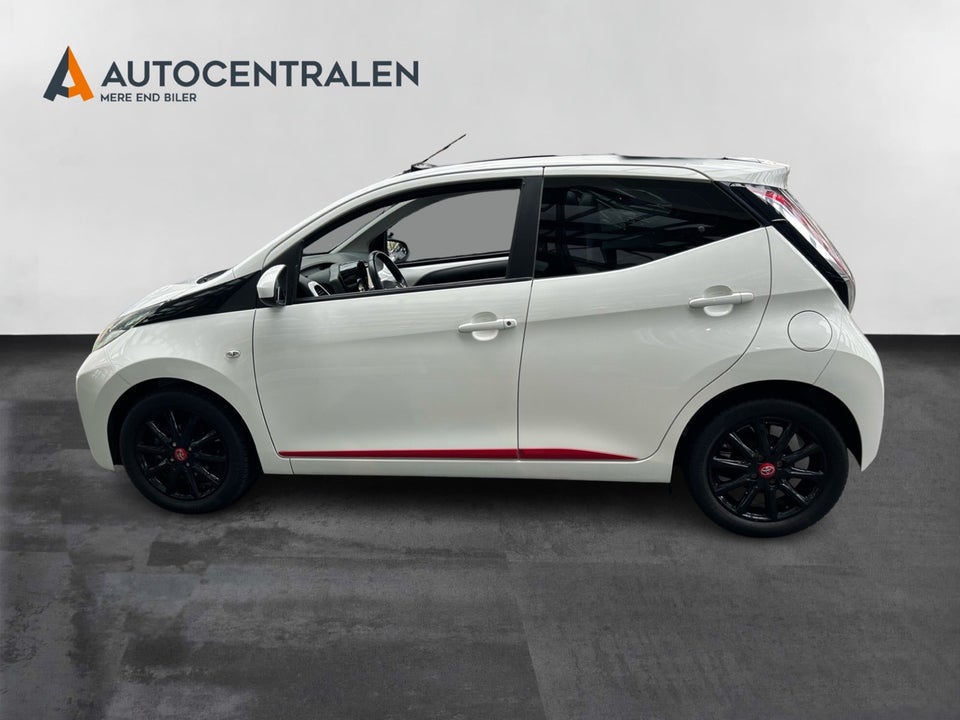Toyota Aygo 1,0 VVT-i x-wave Sky 5d