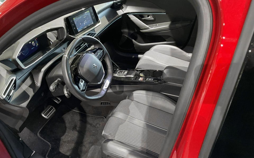 Peugeot e-208 50 GT 5d