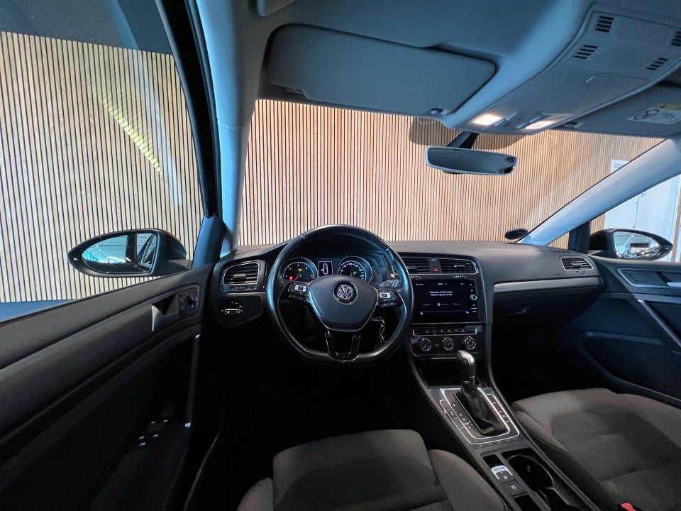 VW Golf VII 1,6 TDi 115 Comfortline Connect Variant 5d