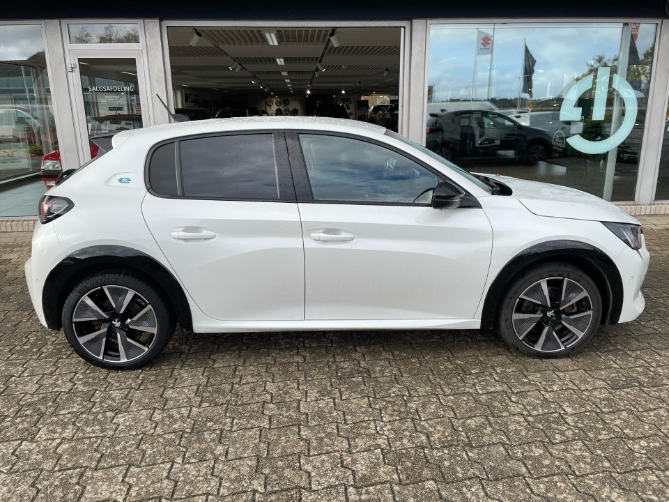 Peugeot e-208 50 GT 5d