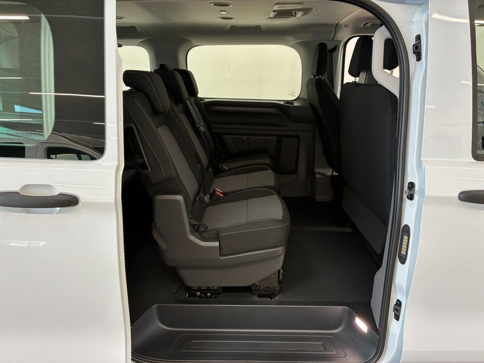 VW e-Caravelle 64 Basis SWB