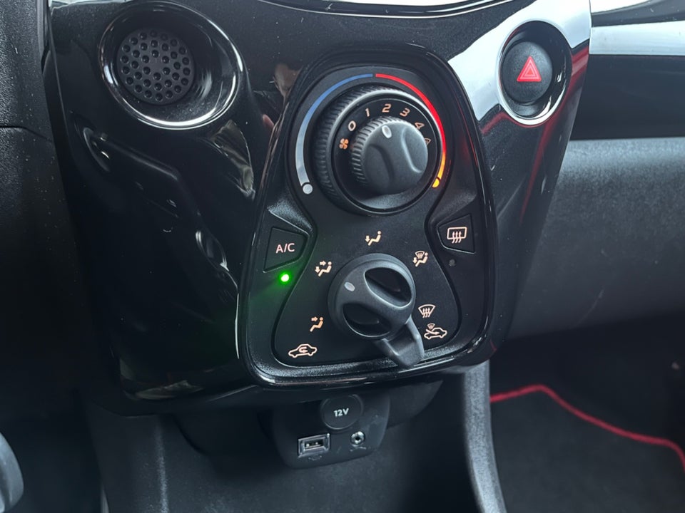 Toyota Aygo 1,0 VVT-i x-play x-touch 5d