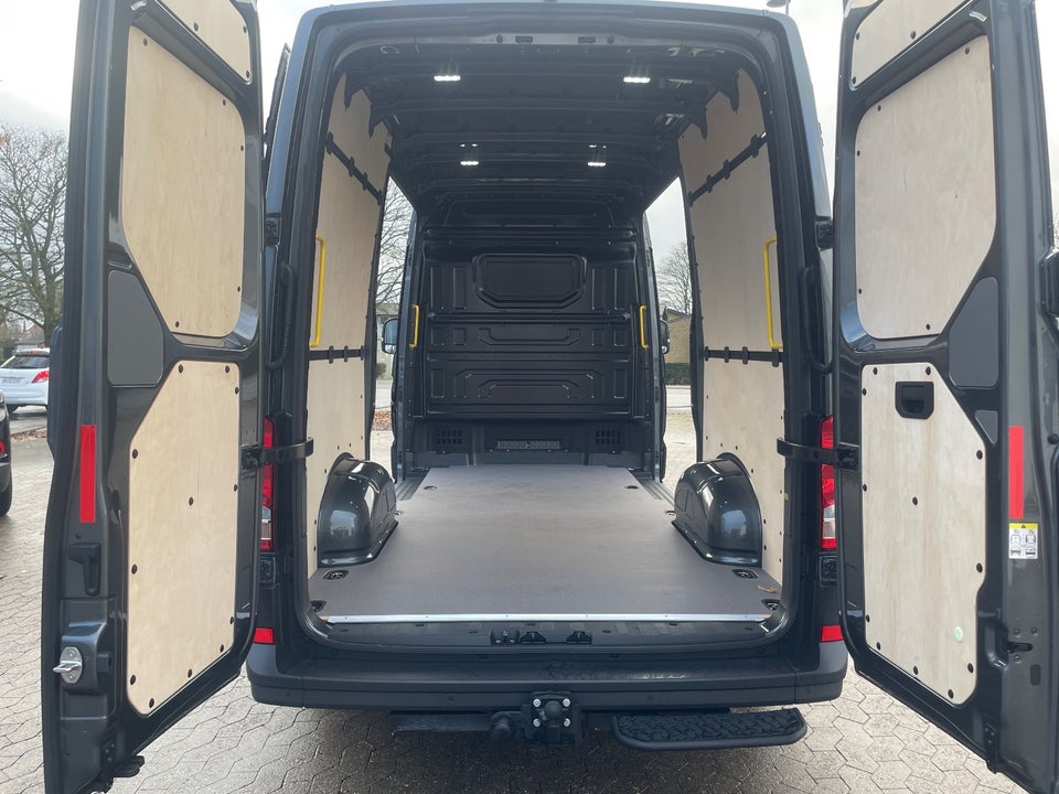 VW Crafter 35 2,0 TDi 177 Kassevogn L3H3 aut.