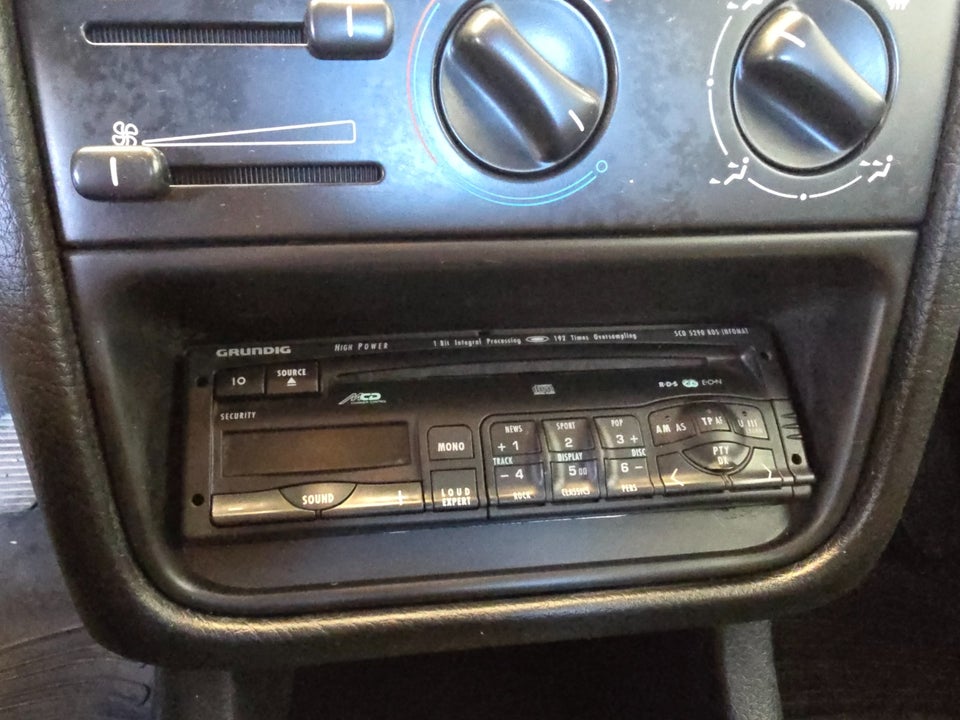 Peugeot 406 1,8 SL 4d