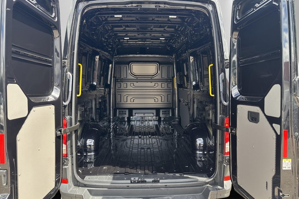 VW Crafter 35 2,0 TDi 140 Kassevogn L3H3