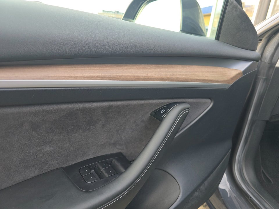 Tesla Model 3 Long Range AWD 4d