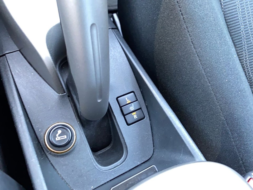 Toyota Auris 1,6 Terra 5d