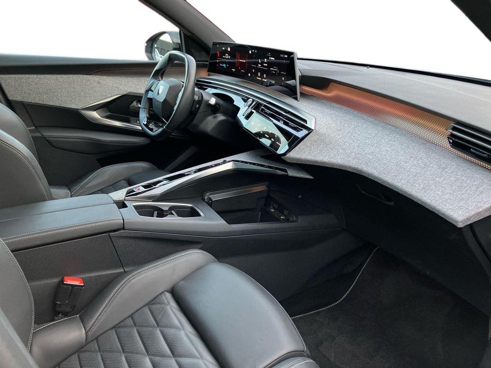 Peugeot e-3008 77 GT 5d