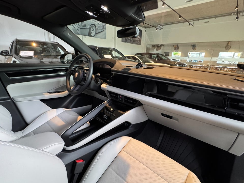 Porsche Macan 4 5d