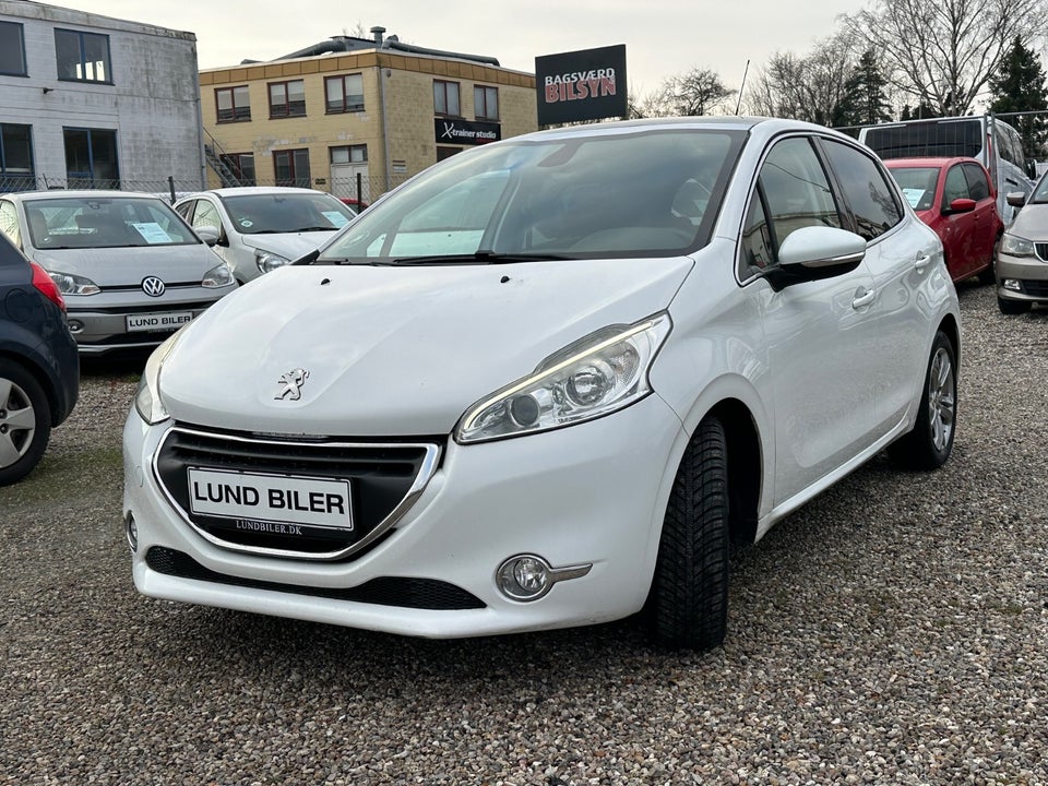Peugeot 208 1,2 VTi Allure Sky 5d