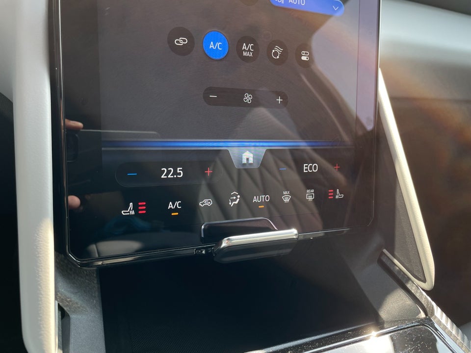 Ford Explorer 84 Premium Extended Range AWD 5d