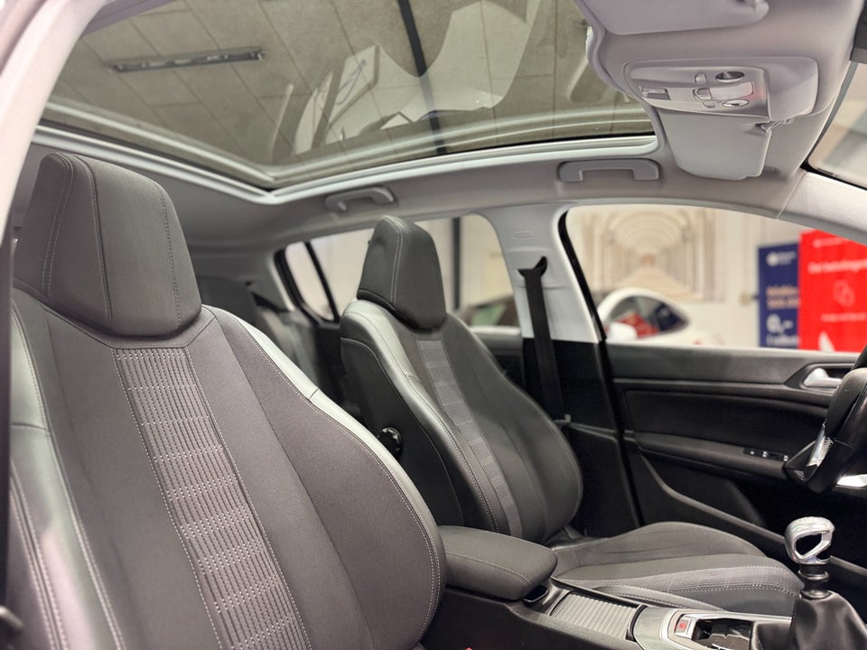 Peugeot 308 1,6 BlueHDi 120 Selection Sky 5d