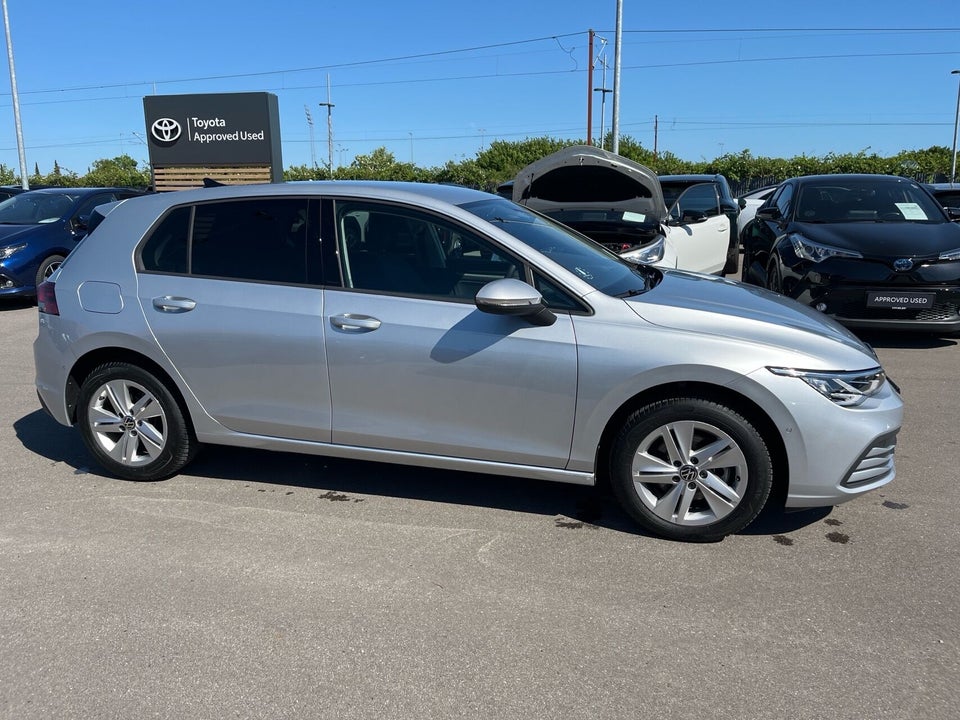 VW Golf VIII 1,5 eTSi 130 Life DSG 5d