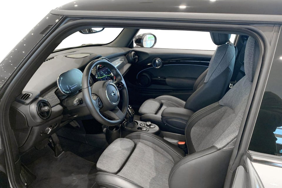 MINI Cooper SE Essential 3d