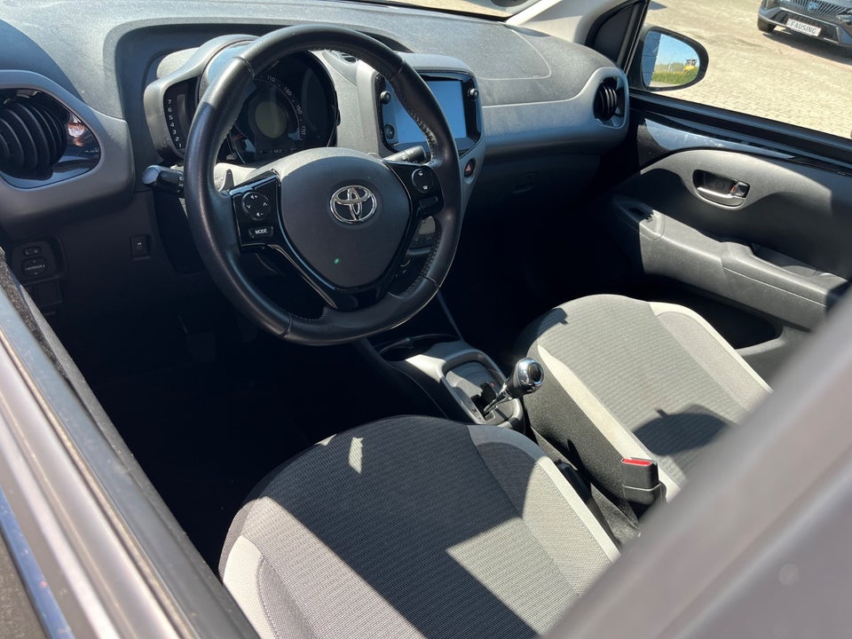 Toyota Aygo 1,0 VVT-i x-press x-shift 5d