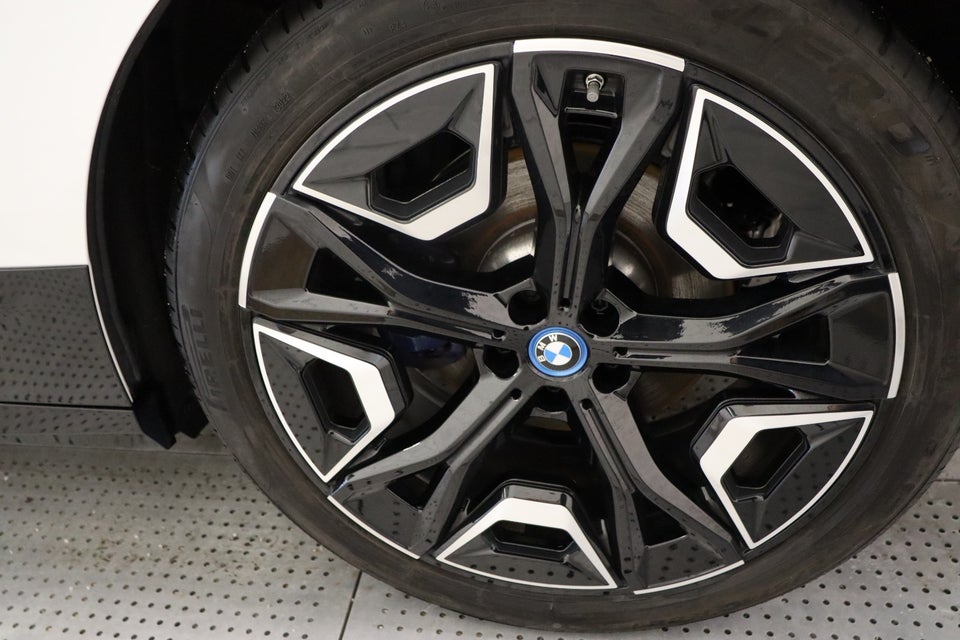 BMW iX xDrive40 Fully Charged 5d