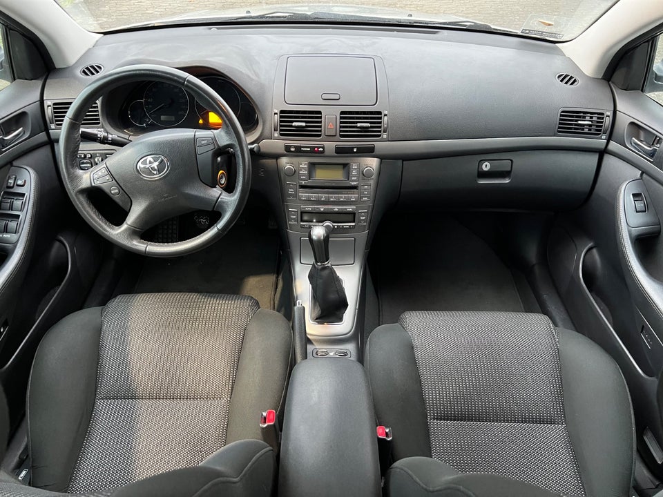 Toyota Avensis 1,8 VVT-i Terra 4d