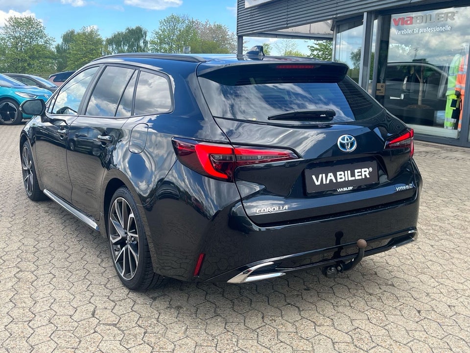Toyota Corolla 1,8 Hybrid Essential Touring Sports e-CVT 5d