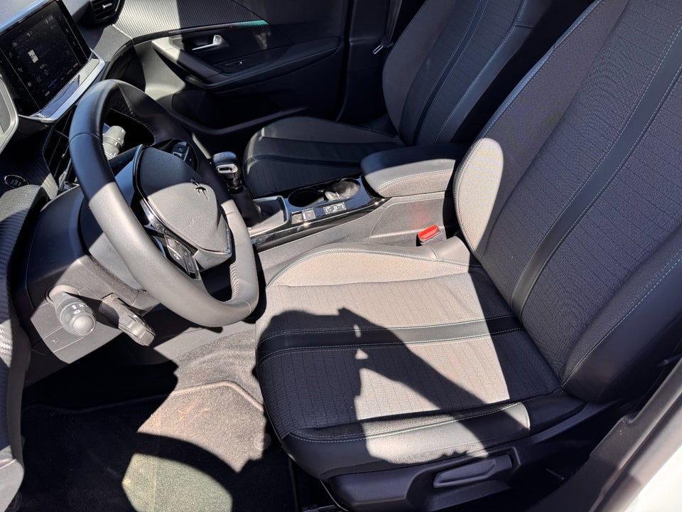 Peugeot 2008 1,2 PureTech 130 Allure Pack 5d