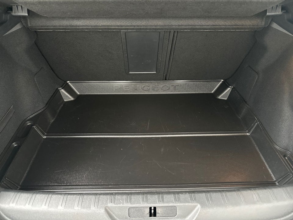 Peugeot 308 1,5 BlueHDi 130 Prestige Sky 5d