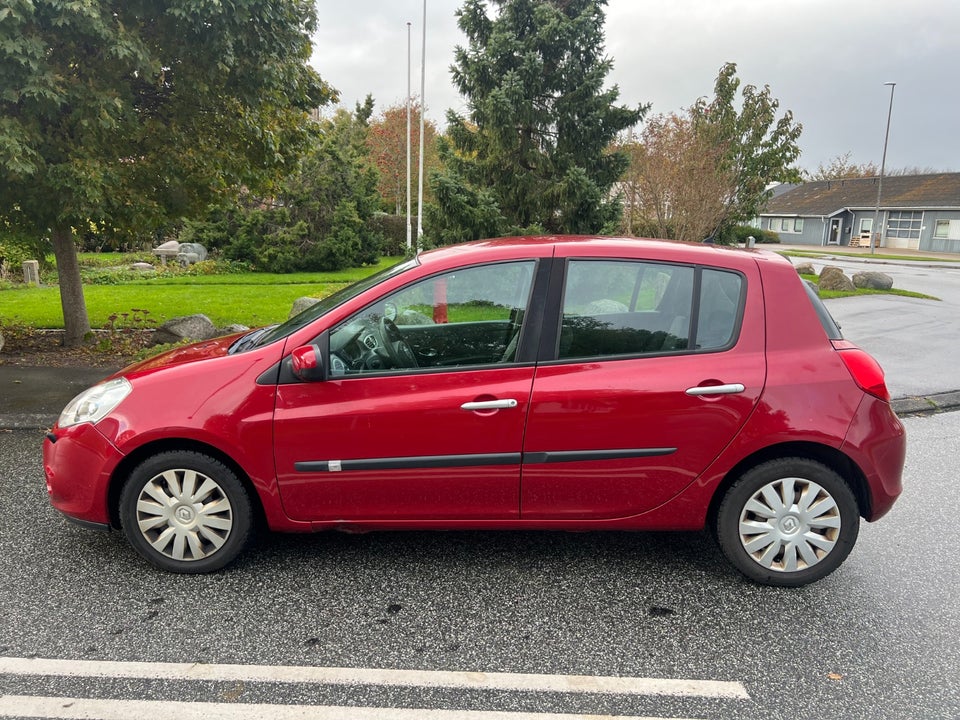 Renault Clio III 1,2 16V Advantage 5d