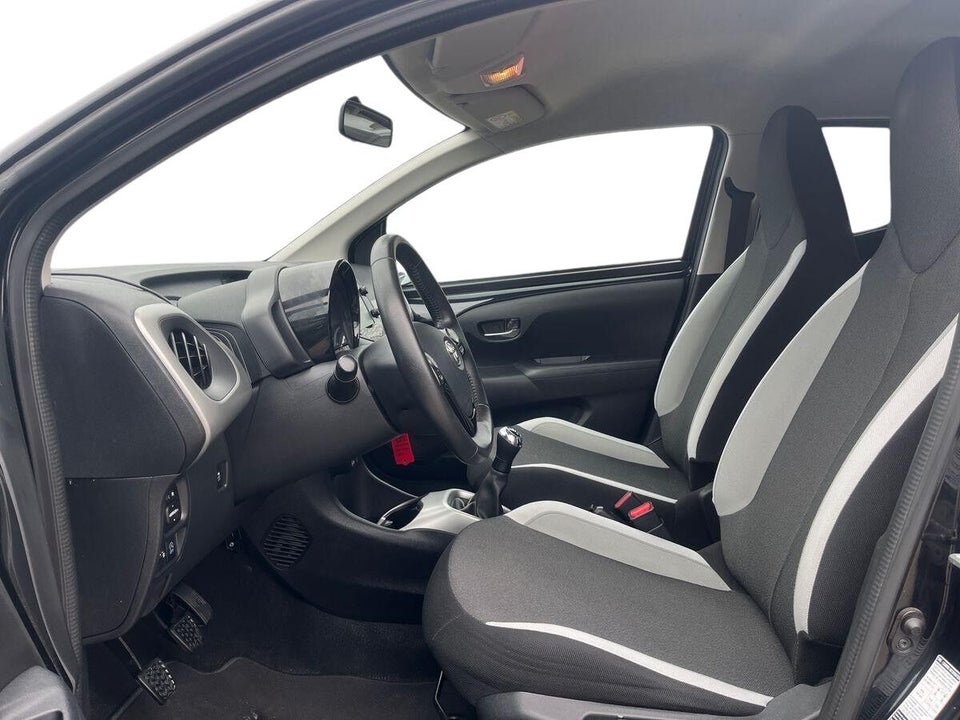 Toyota Aygo 1,0 VVT-i x-black 5d