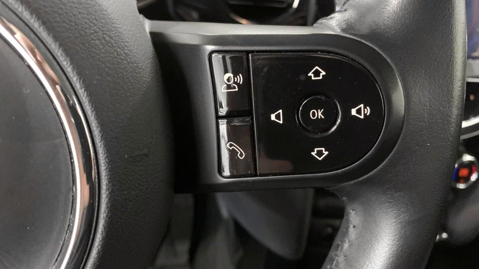 MINI Cooper SE Essential 3d