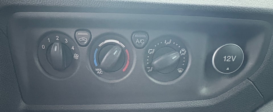 Ford Transit Custom 310L 2,0 TDCi 130 Ambiente