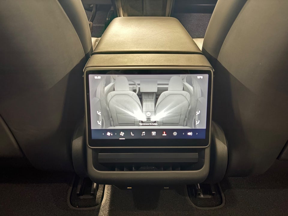 Tesla Model 3 RWD 4d